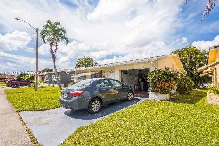 Small Image of 4906 NORTH WEST 53RD CT, Tamarac Number 2