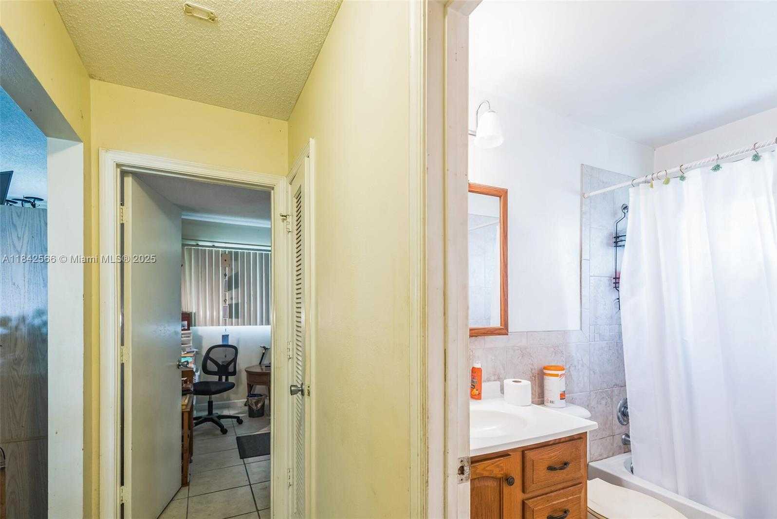 Small Image of 4906 NORTH WEST 53RD CT, Tamarac Number 22