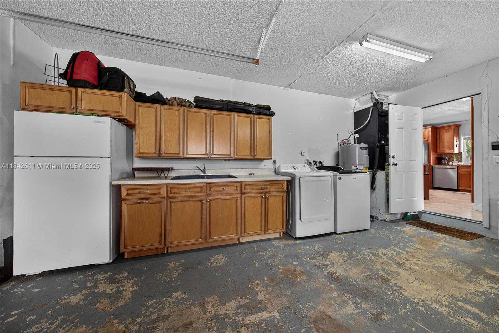 Small Image of 10751 SOUTH WEST 26TH CT, Davie Number 37