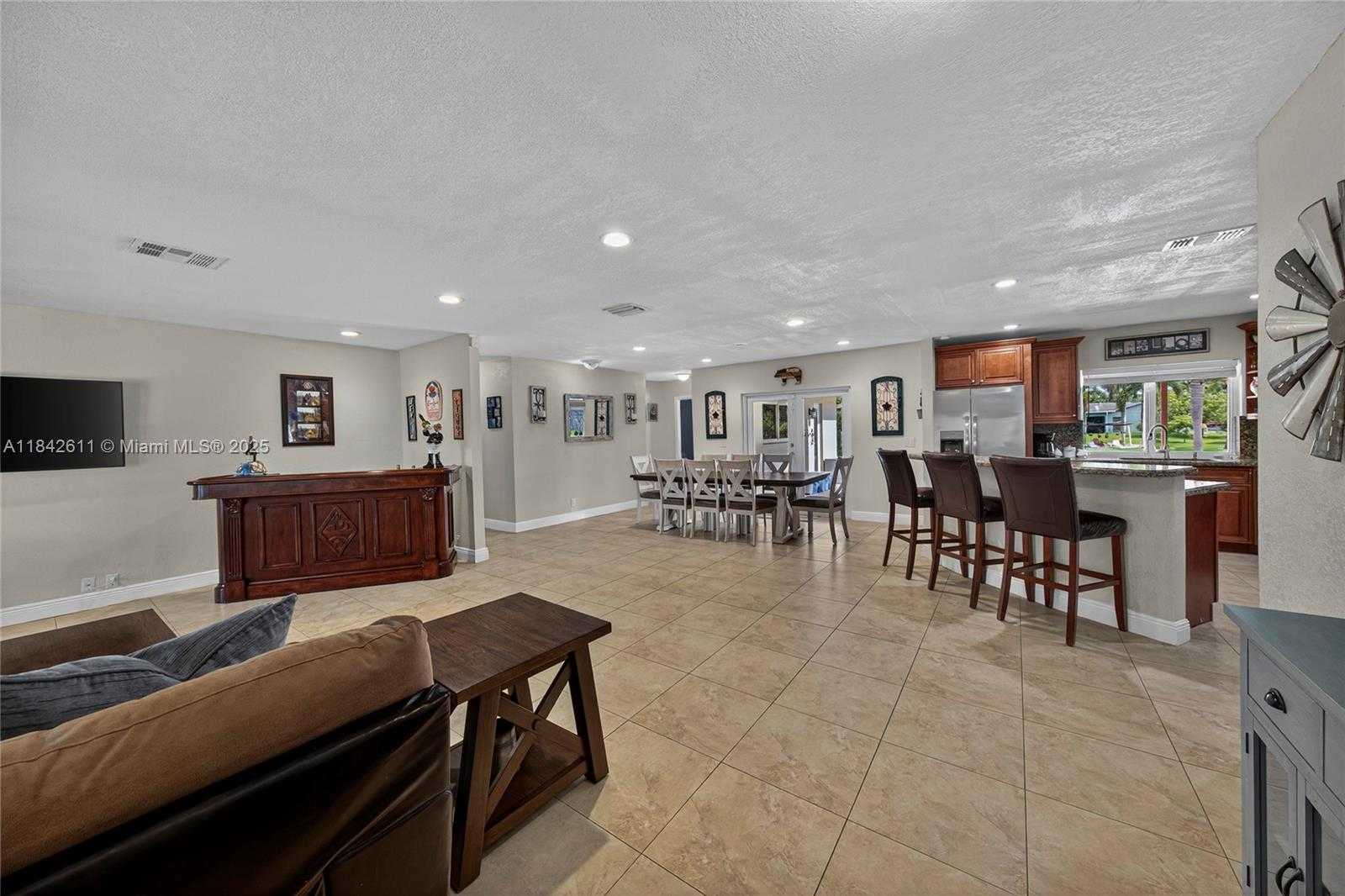 Small Image of 10751 SOUTH WEST 26TH CT, Davie Number 4