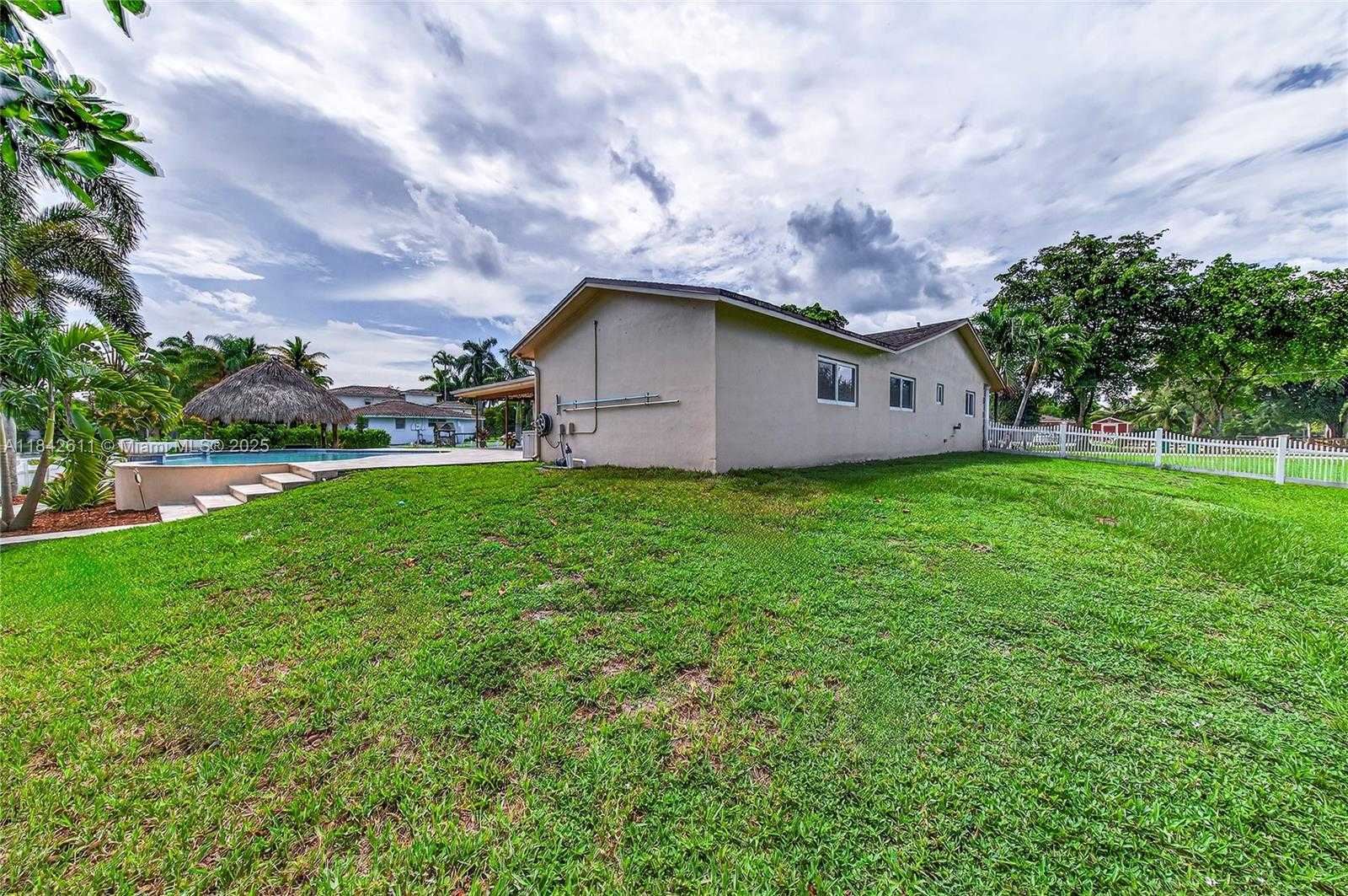 Small Image of 10751 SOUTH WEST 26TH CT, Davie Number 50