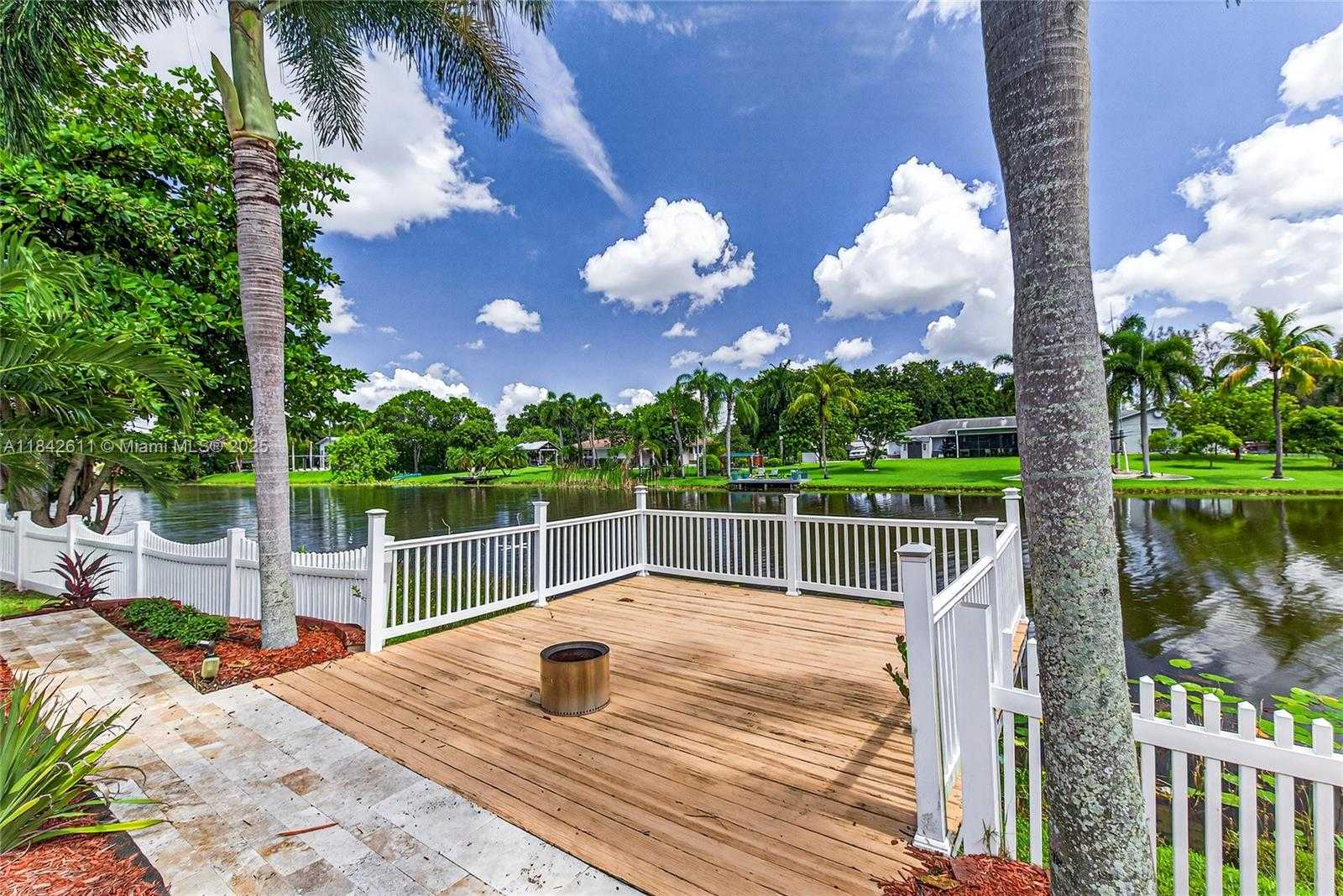 Small Image of 10751 SOUTH WEST 26TH CT, Davie Number 53