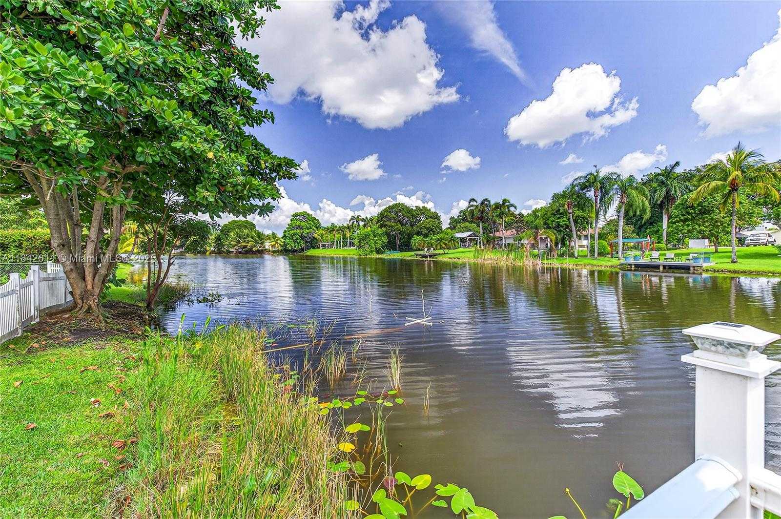 Small Image of 10751 SOUTH WEST 26TH CT, Davie Number 54