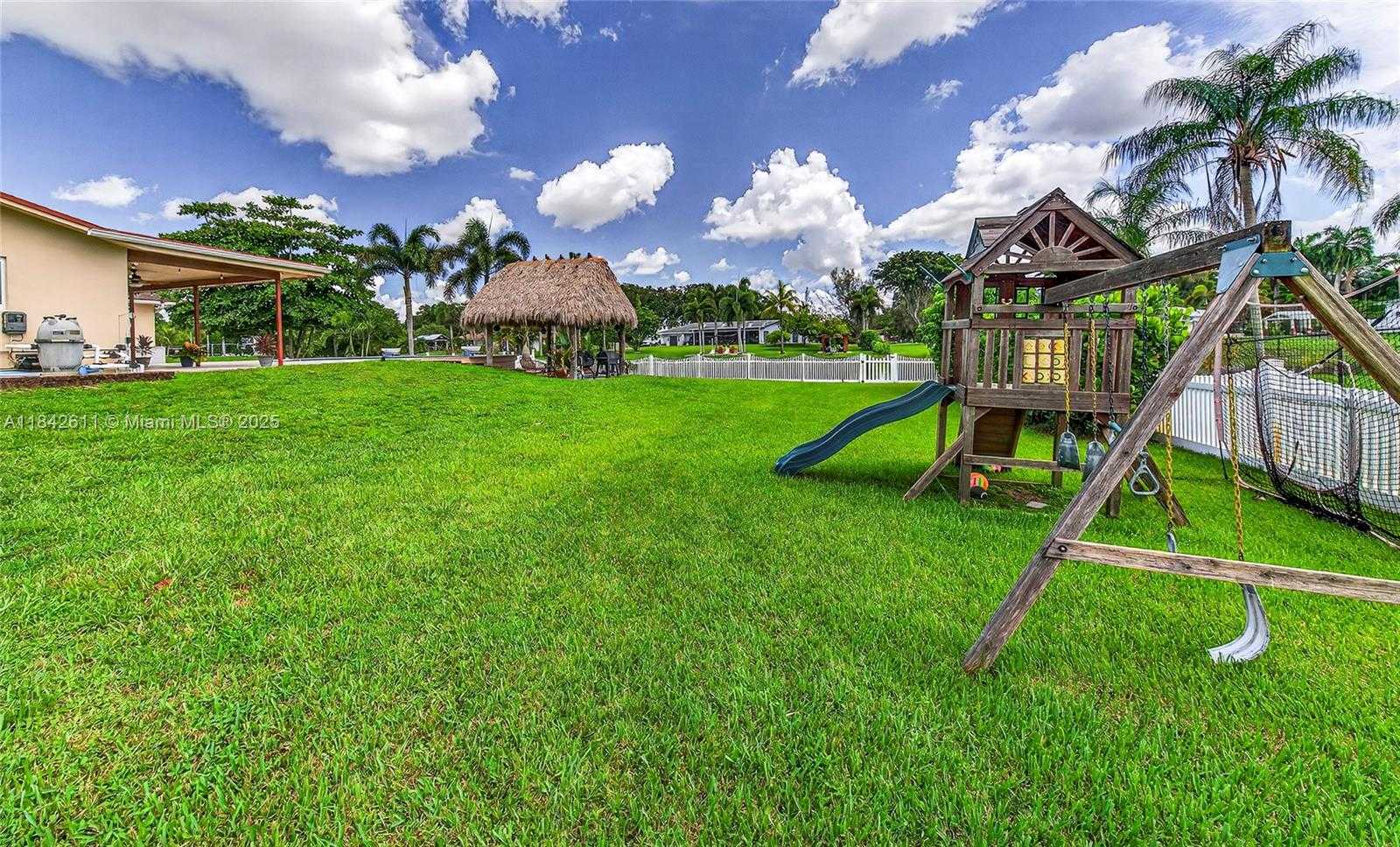 Small Image of 10751 SOUTH WEST 26TH CT, Davie Number 57