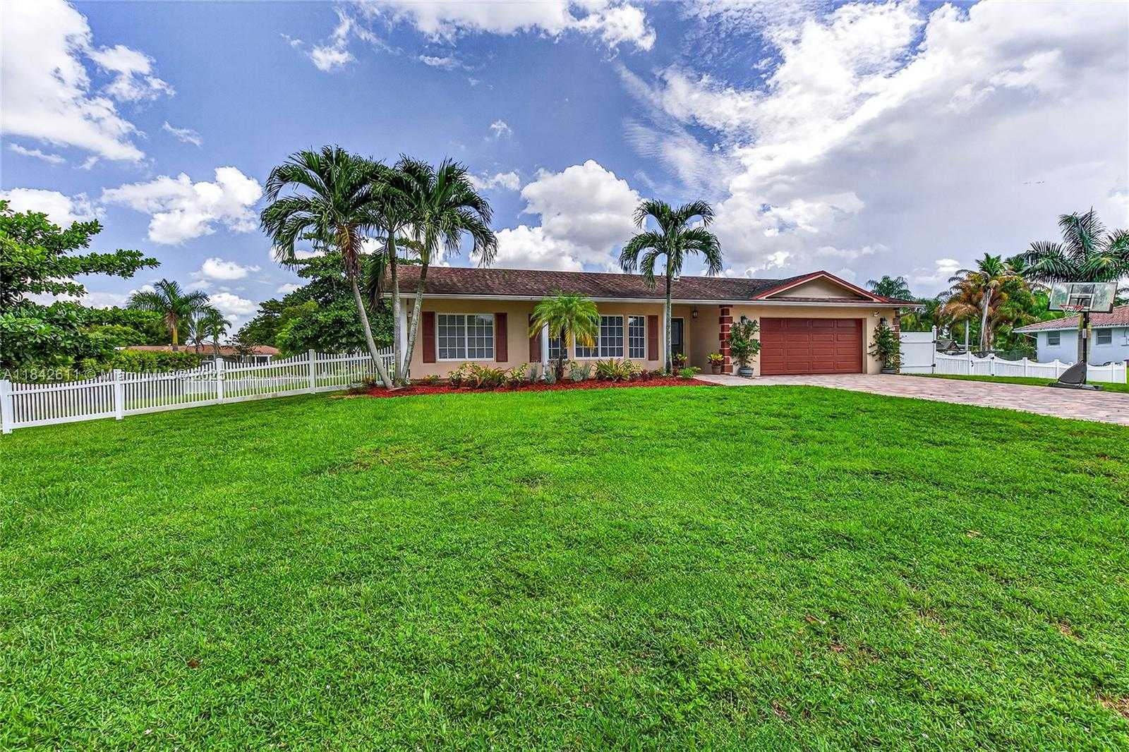 Small Image of 10751 SOUTH WEST 26TH CT, Davie Number 60