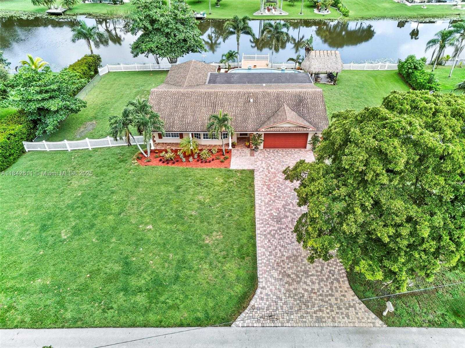 Small Image of 10751 SOUTH WEST 26TH CT, Davie Number 61