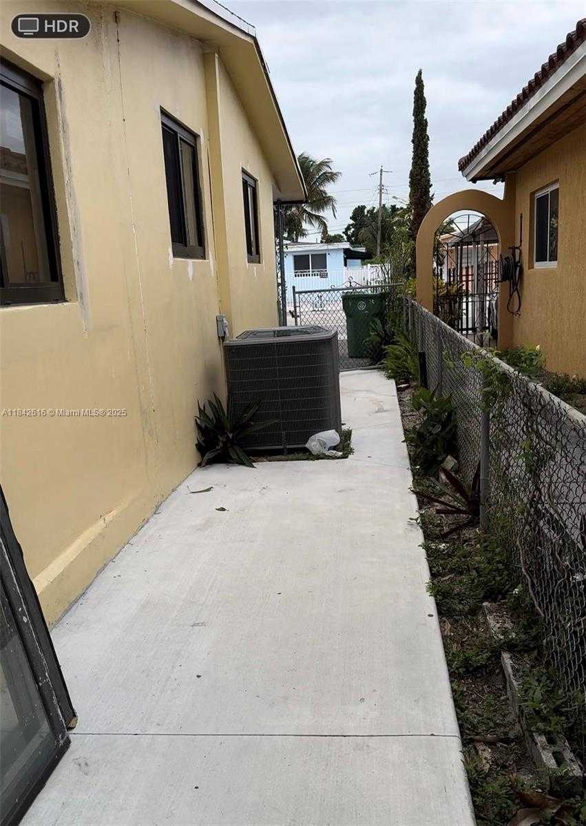 Small Image of 125 WEST 14TH ST, Hialeah Number 19