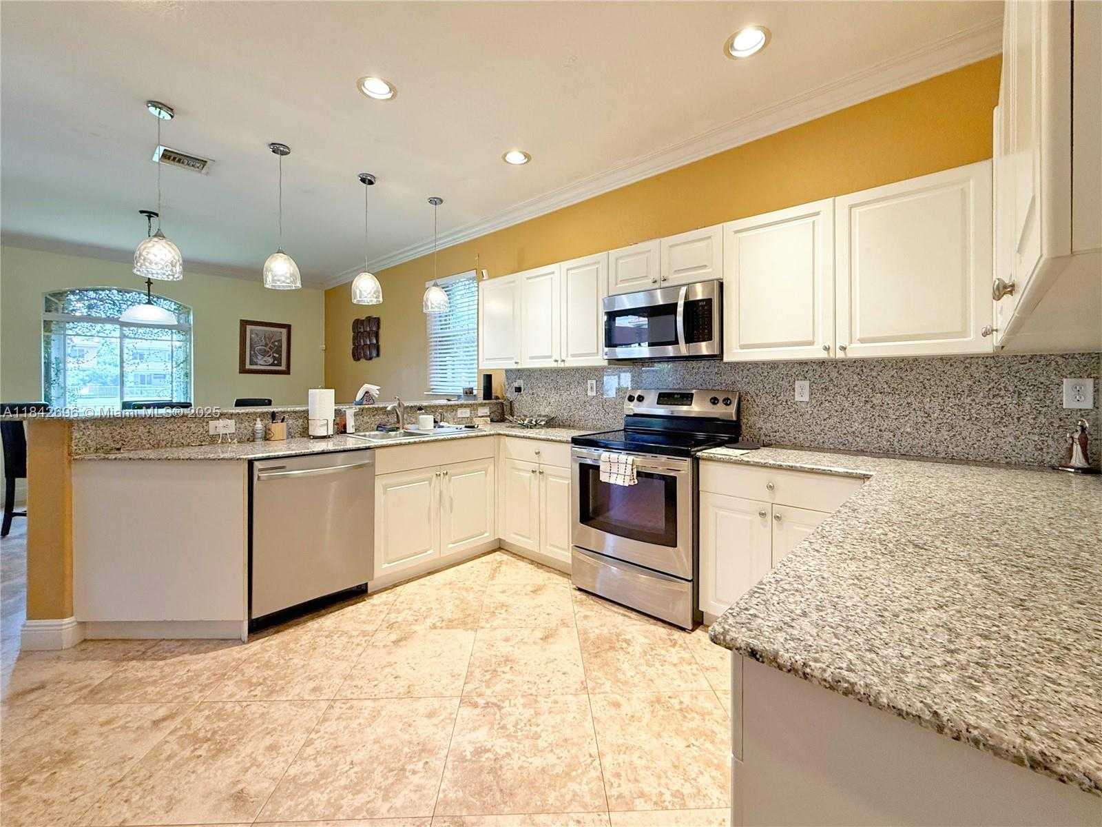 Small Image of 8934 SOUTH WEST 206TH ST, Cutler Bay Number 5
