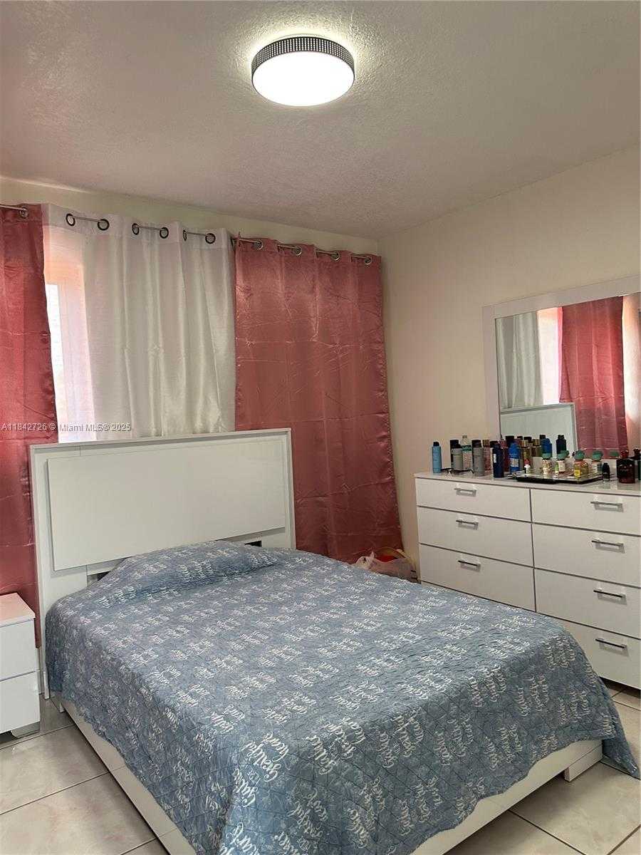 Small Image of 380 WEST 45TH ST, Hialeah Number 10