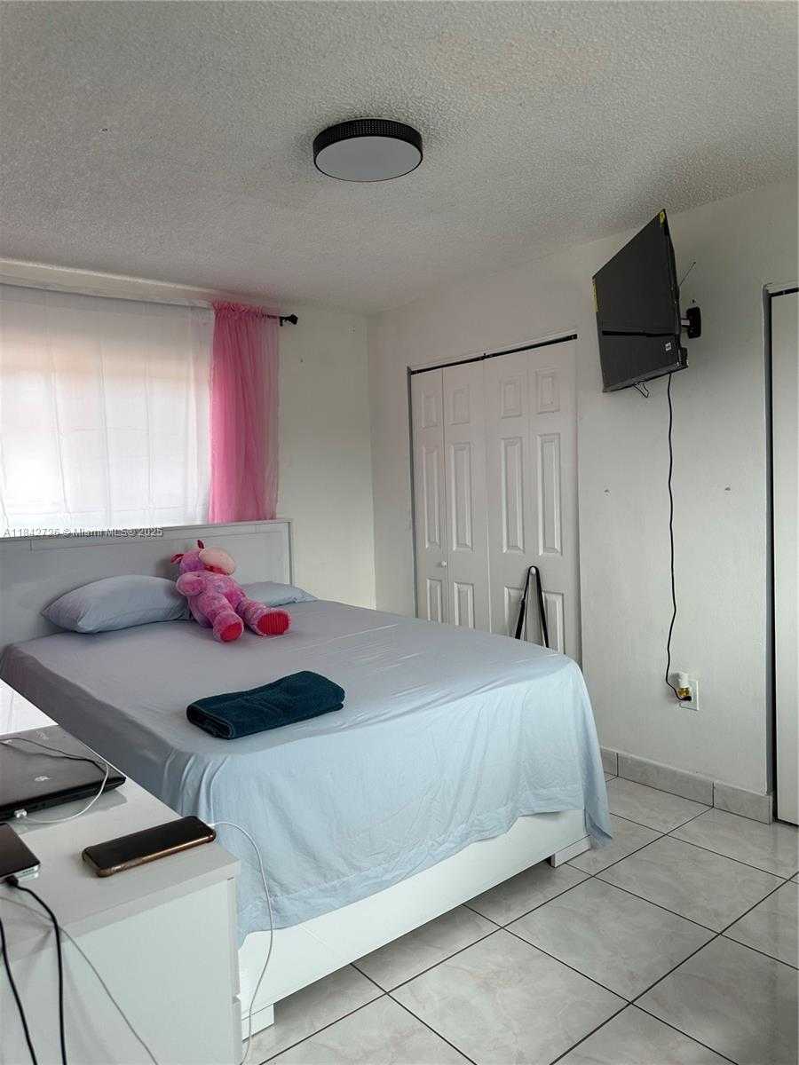 Small Image of 380 WEST 45TH ST, Hialeah Number 11