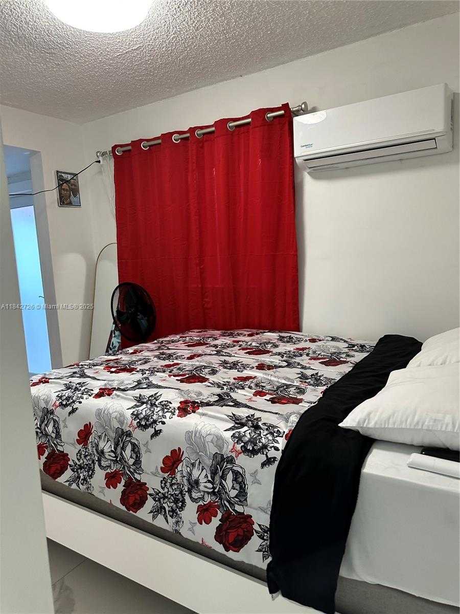 Small Image of 380 WEST 45TH ST, Hialeah Number 12