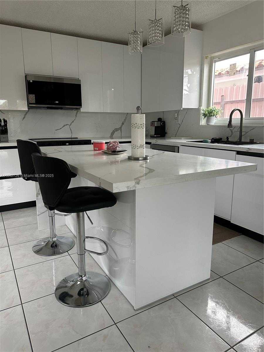 Small Image of 380 WEST 45TH ST, Hialeah Number 4