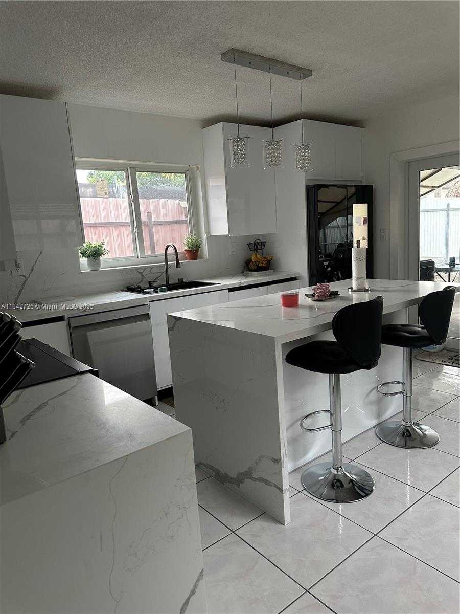 Small Image of 380 WEST 45TH ST, Hialeah Number 5