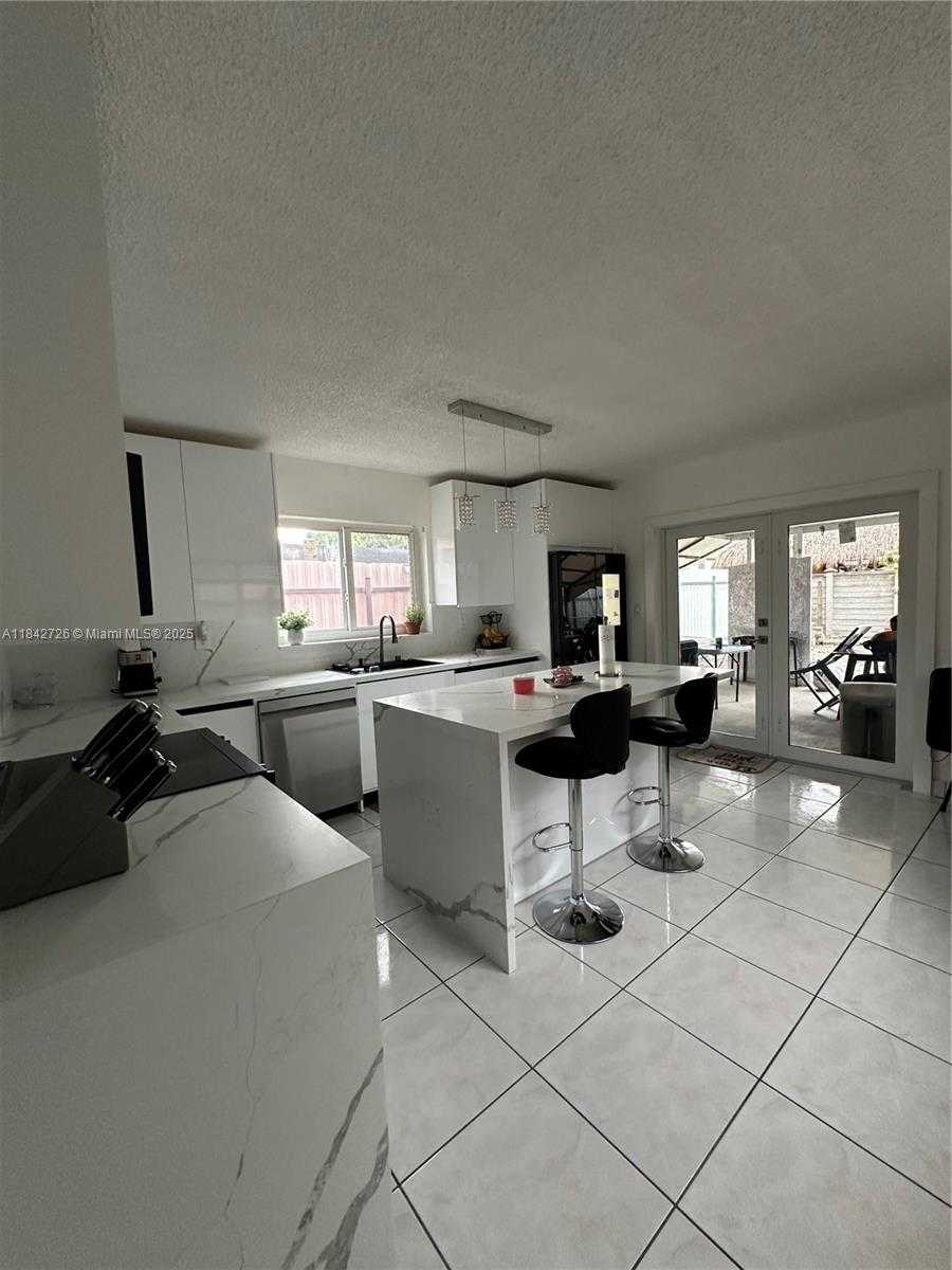 Small Image of 380 WEST 45TH ST, Hialeah Number 7