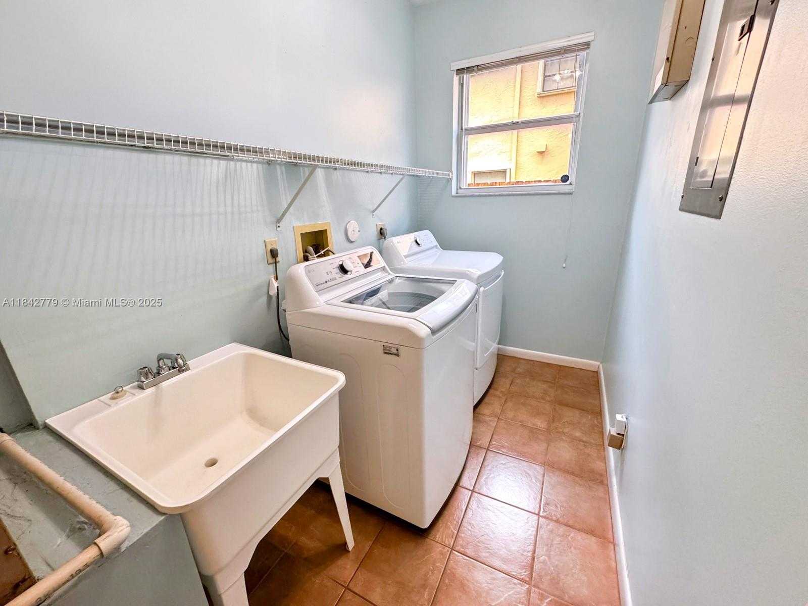 Small Image of 10621 PARIS ST, Cooper City Number 36