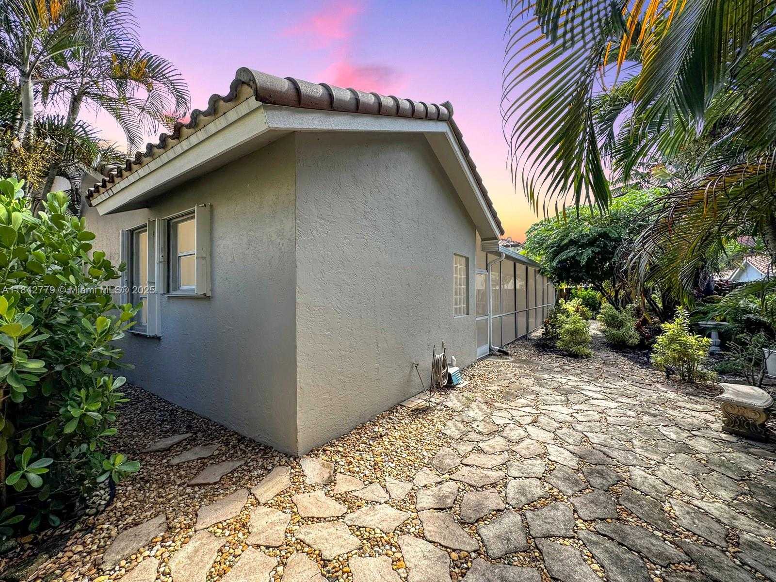 Small Image of 10621 PARIS ST, Cooper City Number 41
