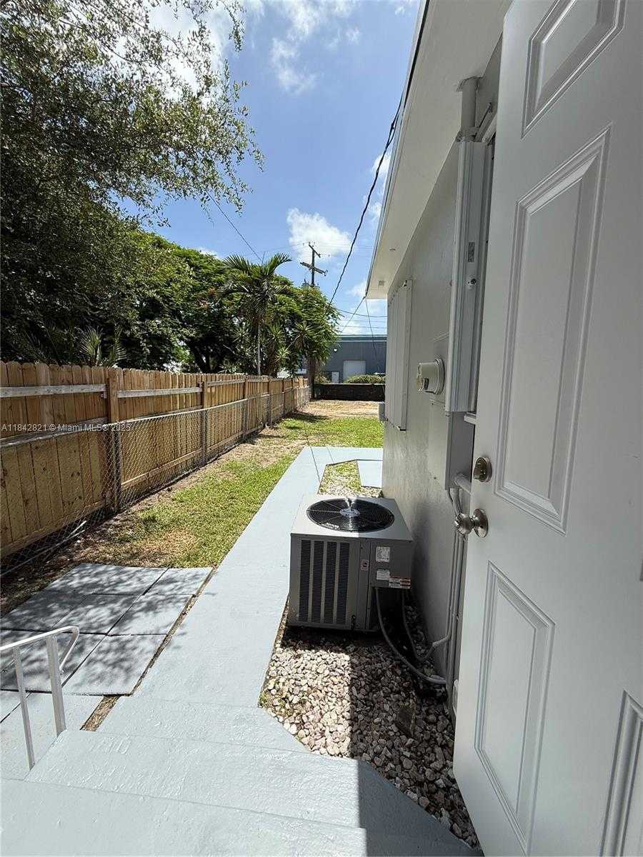Small Image of 12235 NORTH EAST 12TH PL, North Miami Number 13