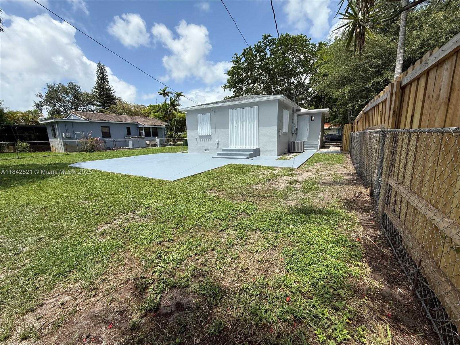 Small Image of 12235 NORTH EAST 12TH PL, North Miami Number 15