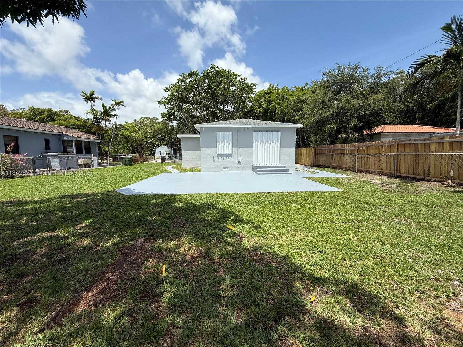 Small Image of 12235 NORTH EAST 12TH PL, North Miami Number 16