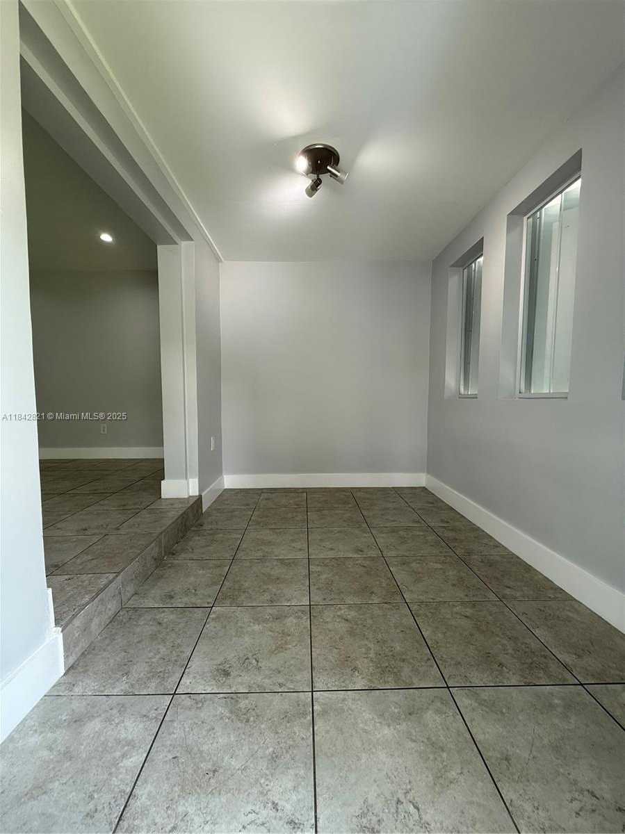 Small Image of 12235 NORTH EAST 12TH PL, North Miami Number 3