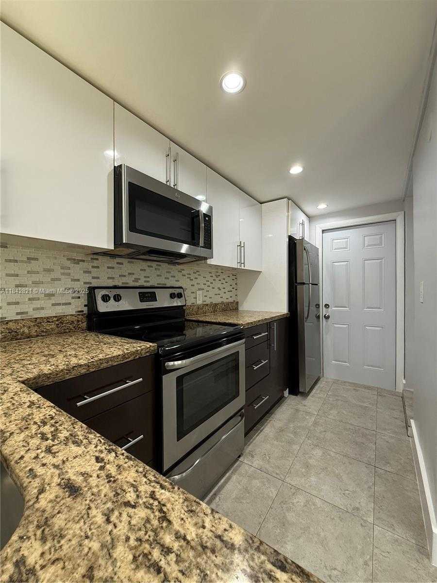Small Image of 12235 NORTH EAST 12TH PL, North Miami Number 6
