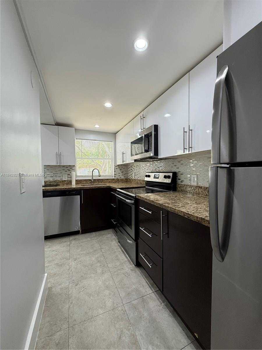 Small Image of 12235 NORTH EAST 12TH PL, North Miami Number 7
