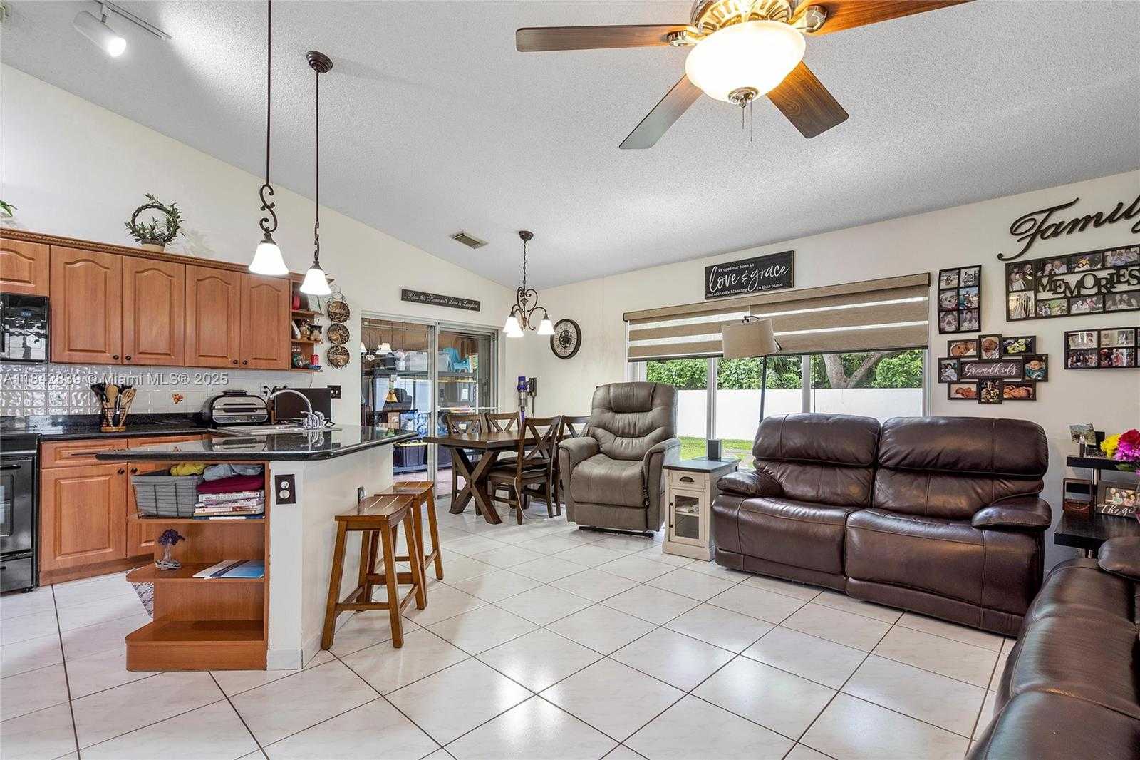 Small Image of 1841 SOUTH WEST 124TH WAY, Miramar Number 14