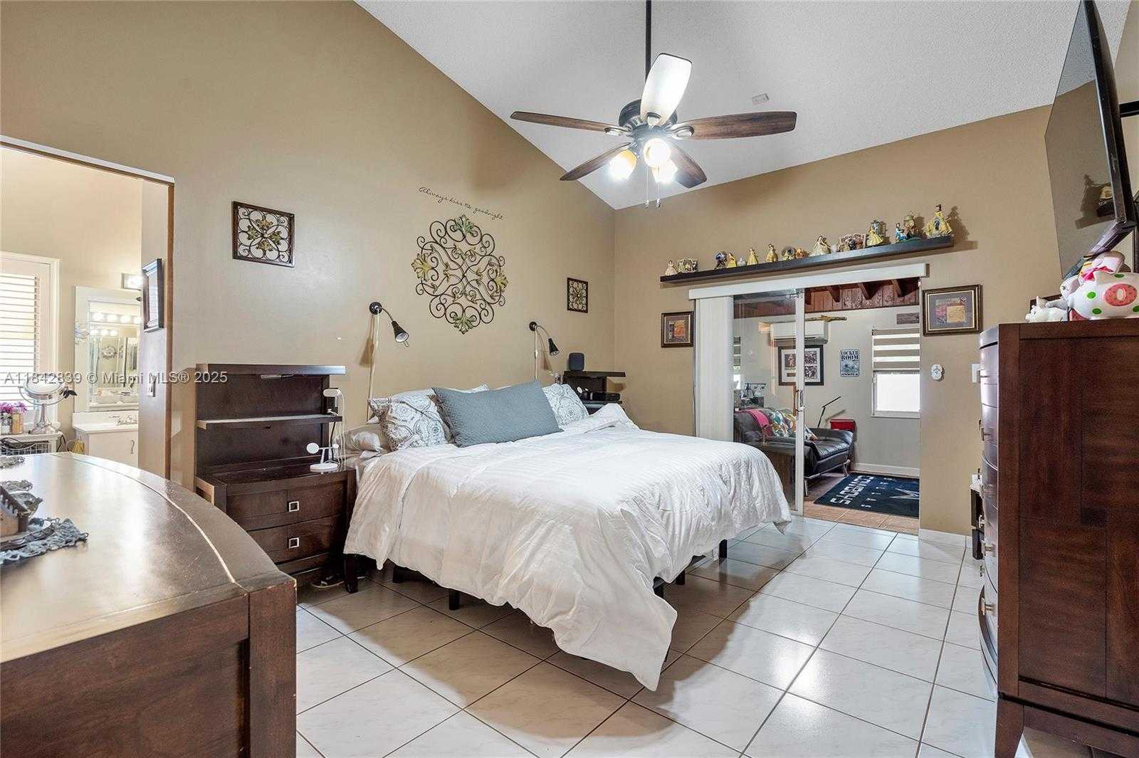 Small Image of 1841 SOUTH WEST 124TH WAY, Miramar Number 18