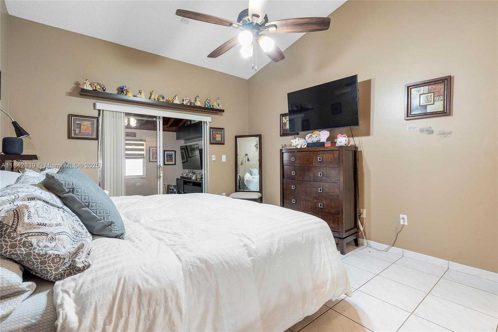 Small Image of 1841 SOUTH WEST 124TH WAY, Miramar Number 19