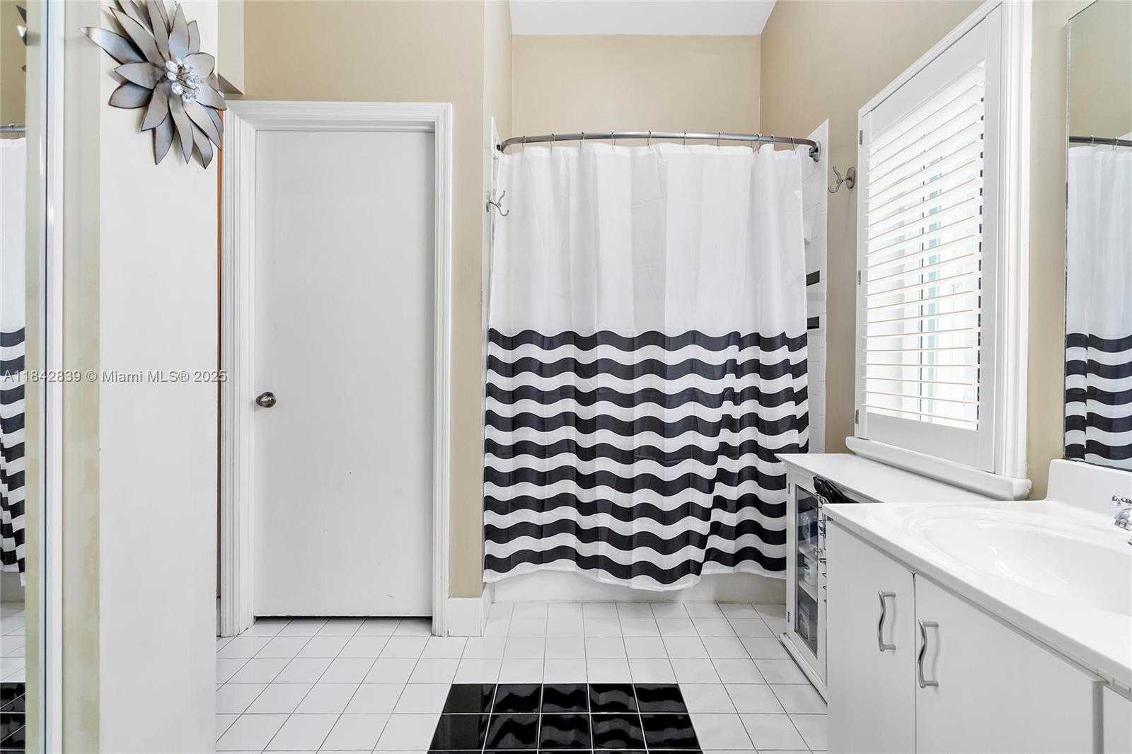 Small Image of 1841 SOUTH WEST 124TH WAY, Miramar Number 26