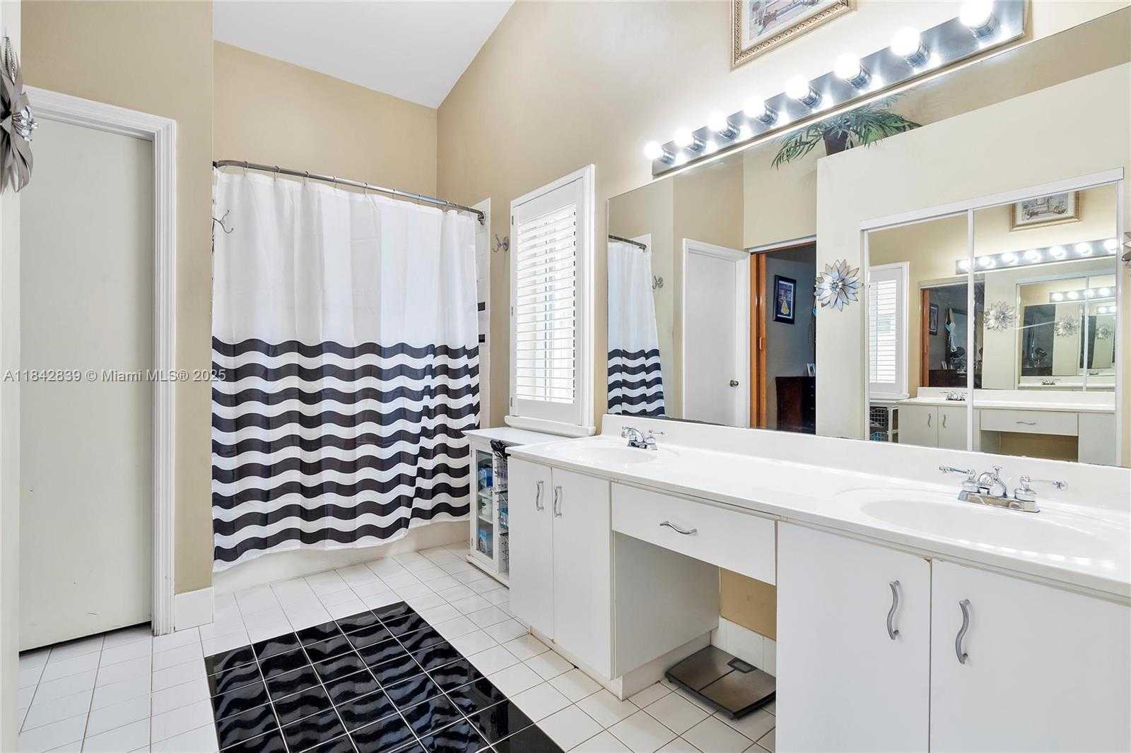 Small Image of 1841 SOUTH WEST 124TH WAY, Miramar Number 27