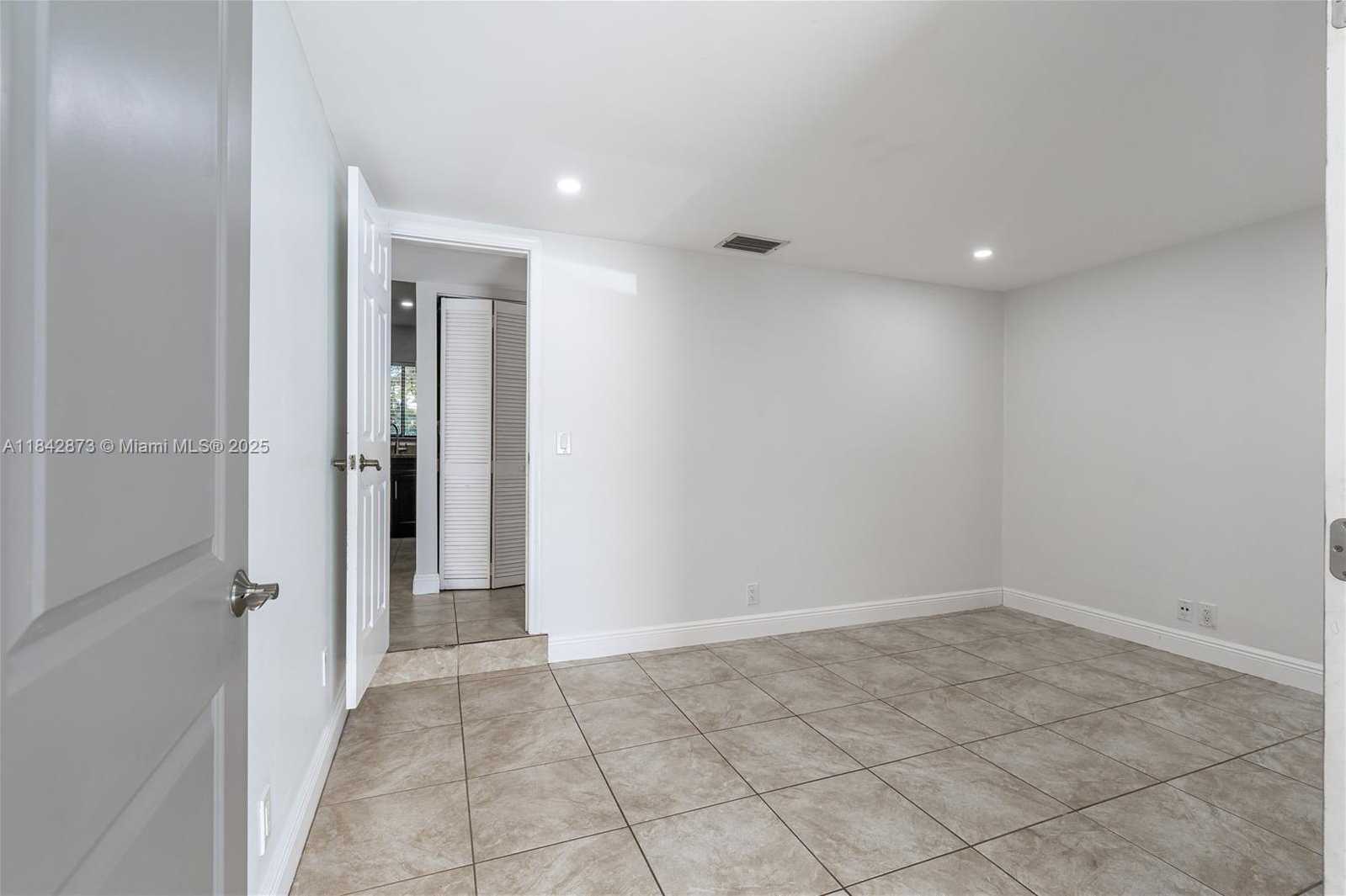 Small Image of 3930 SOUTH WEST 82ND TER, Davie Number 13