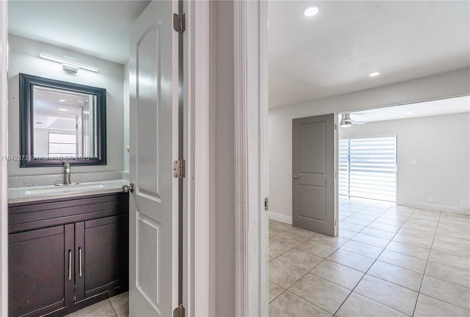 Small Image of 3930 SOUTH WEST 82ND TER, Davie Number 14