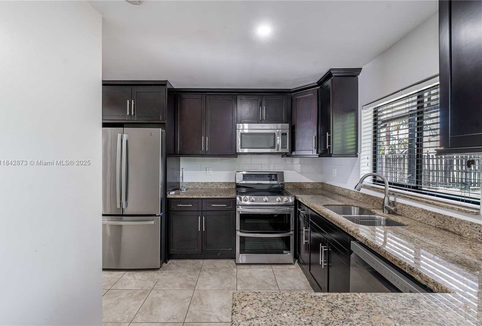 Small Image of 3930 SOUTH WEST 82ND TER, Davie Number 15