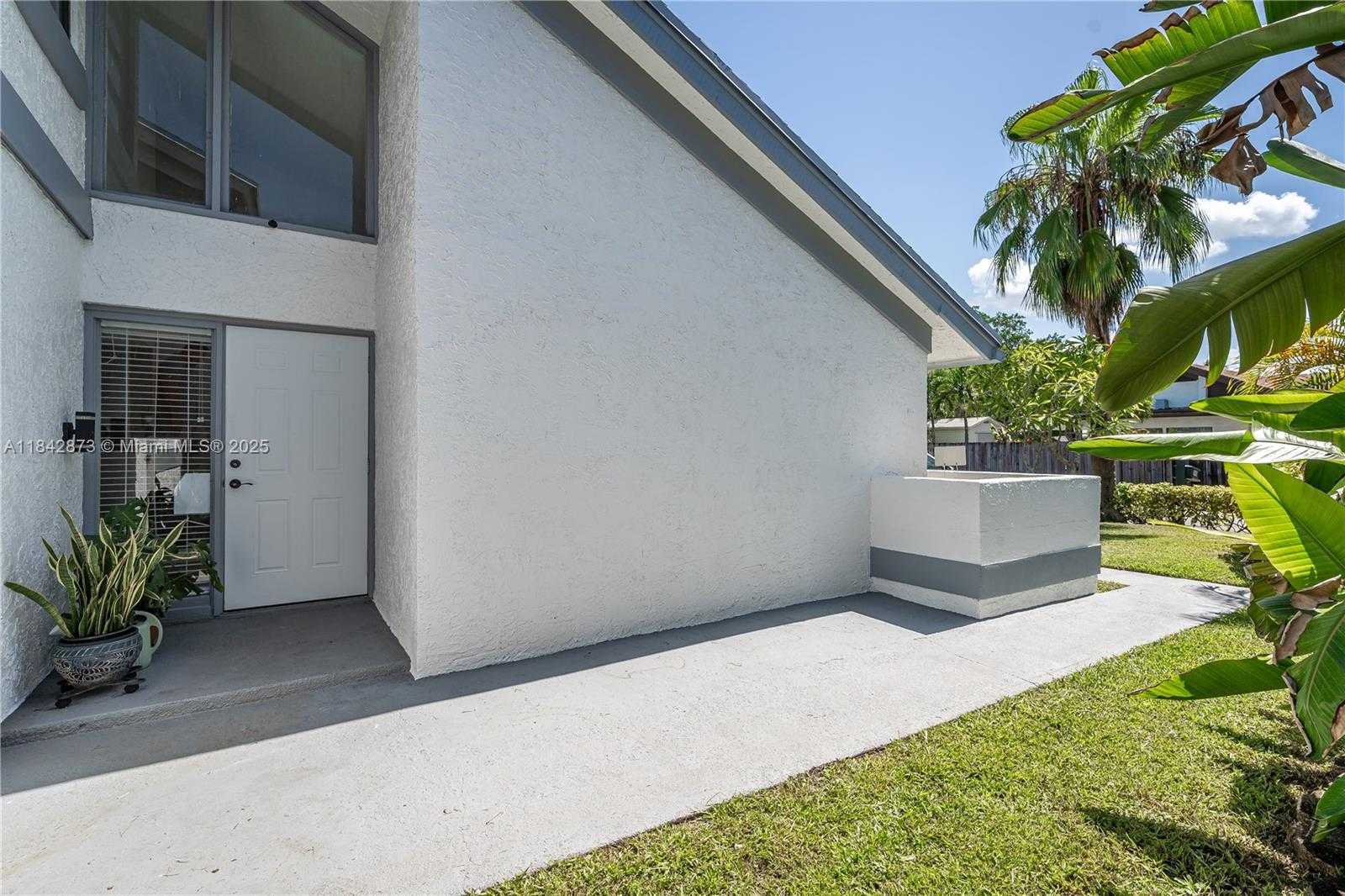 Small Image of 3930 SOUTH WEST 82ND TER, Davie Number 3