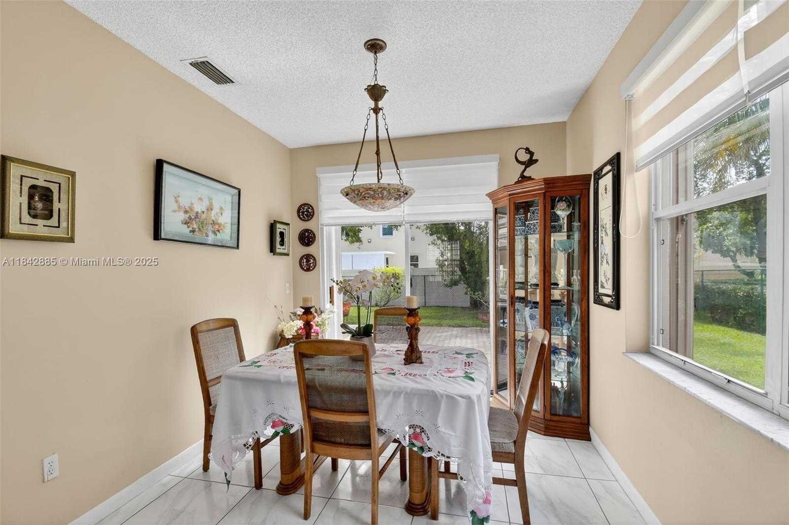 Small Image of 347 NORTH WEST 153RD LN, Pembroke Pines Number 11