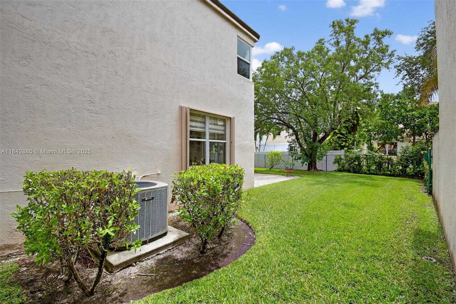 Small Image of 347 NORTH WEST 153RD LN, Pembroke Pines Number 41
