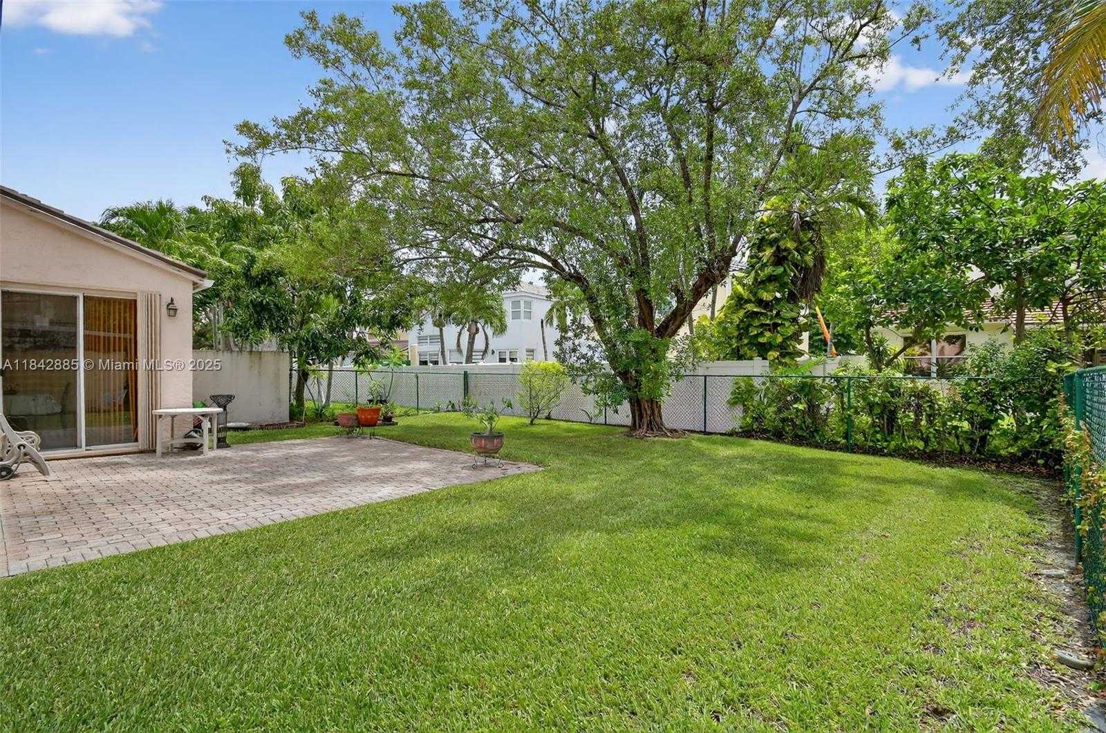 Small Image of 347 NORTH WEST 153RD LN, Pembroke Pines Number 42