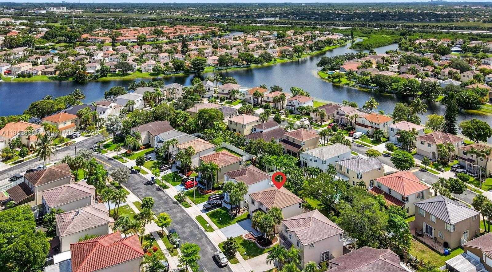 Small Image of 347 NORTH WEST 153RD LN, Pembroke Pines Number 47