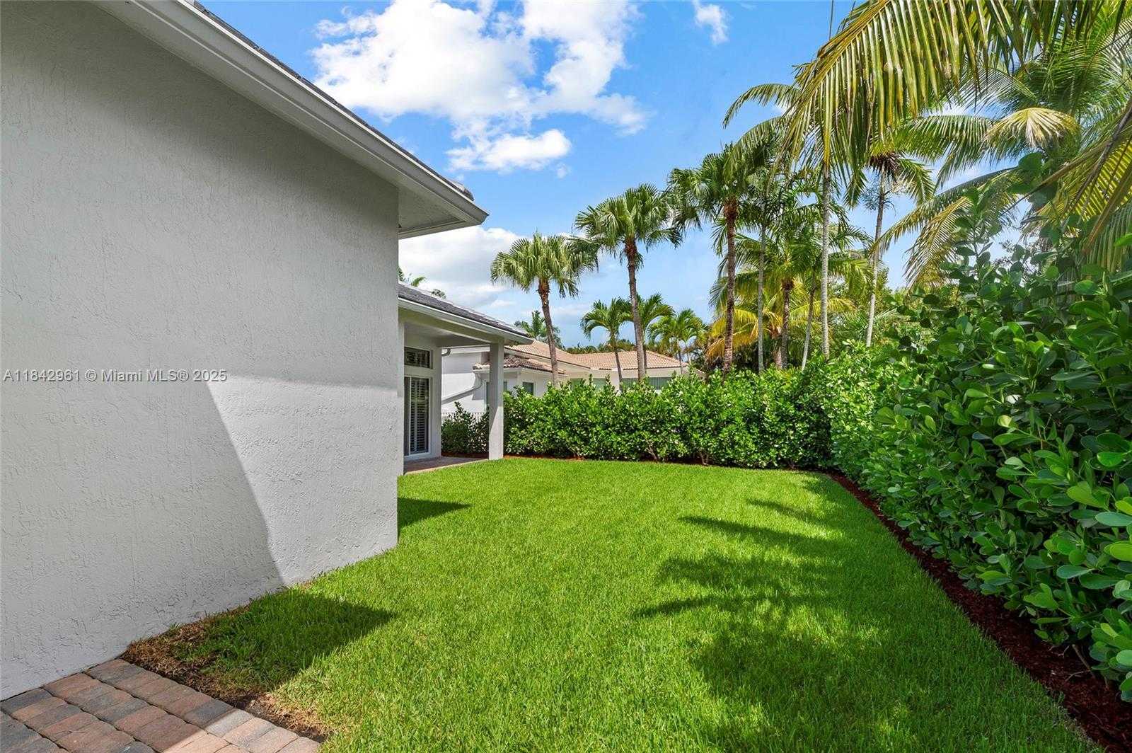 Small Image of 2530 HUNTERS RUN WAY, Weston Number 31