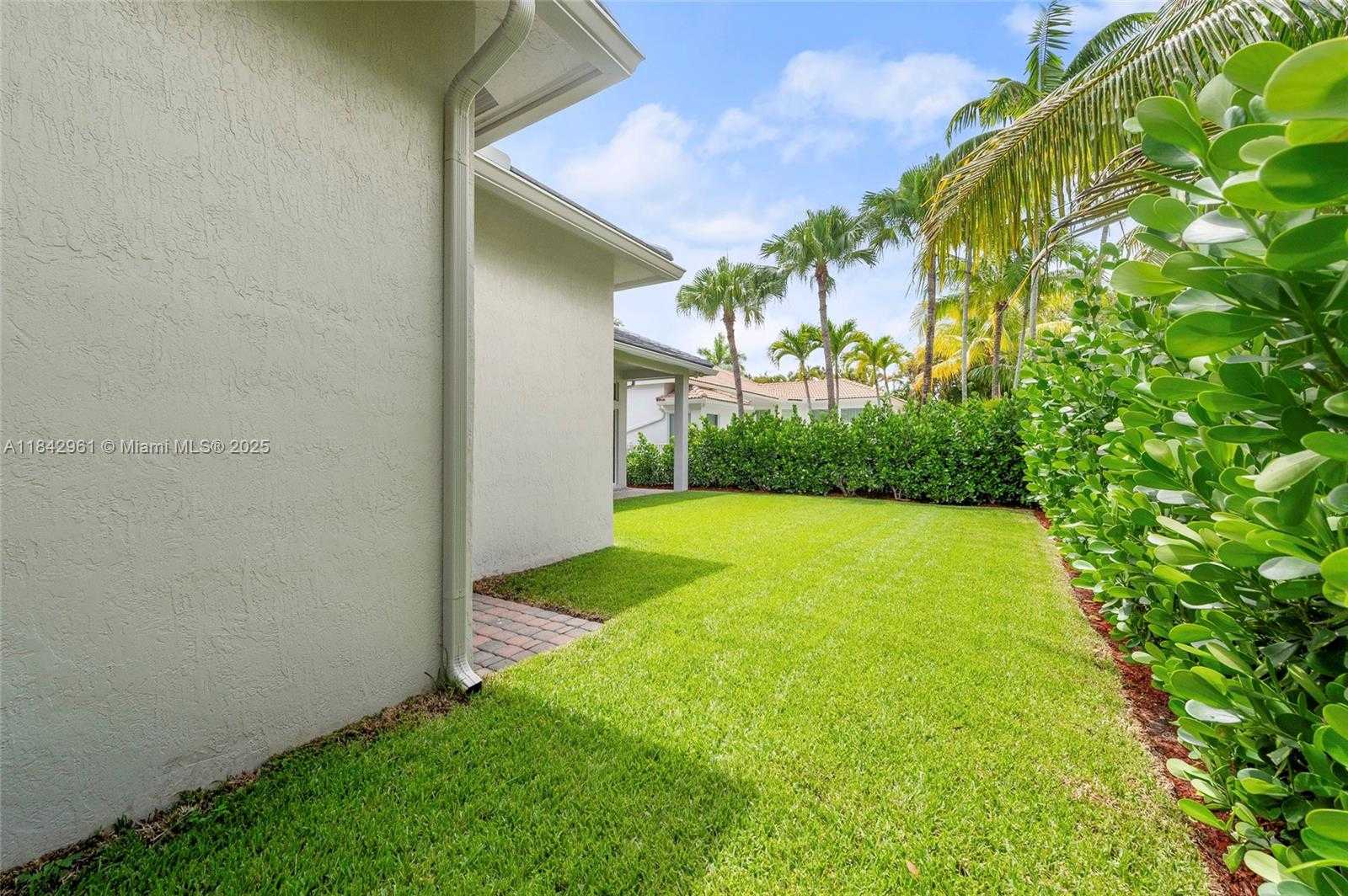 Small Image of 2530 HUNTERS RUN WAY, Weston Number 32