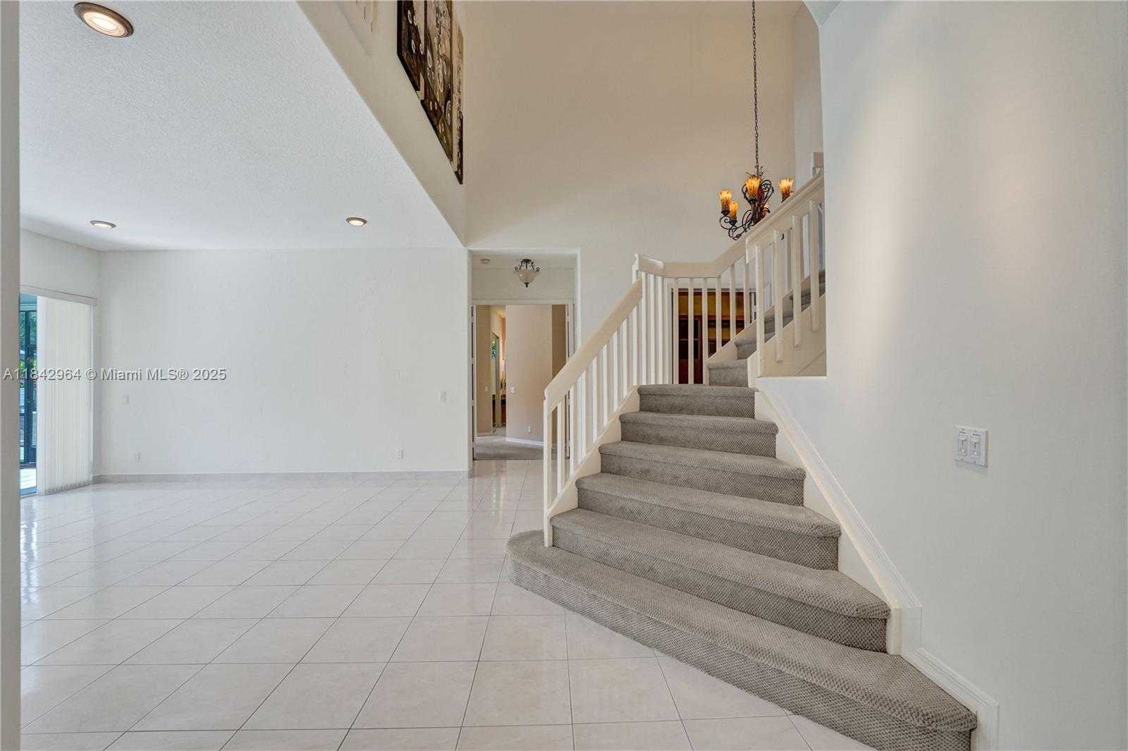 Small Image of 260 MONTCLAIRE DR, Weston Number 10