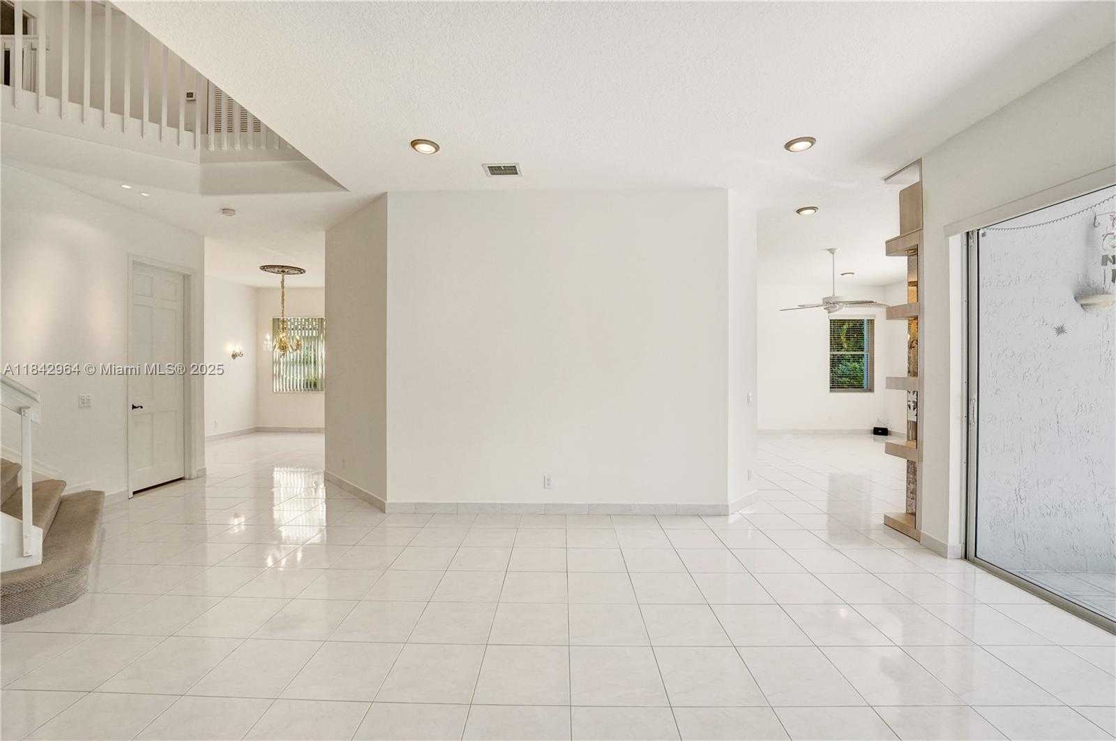 Small Image of 260 MONTCLAIRE DR, Weston Number 12