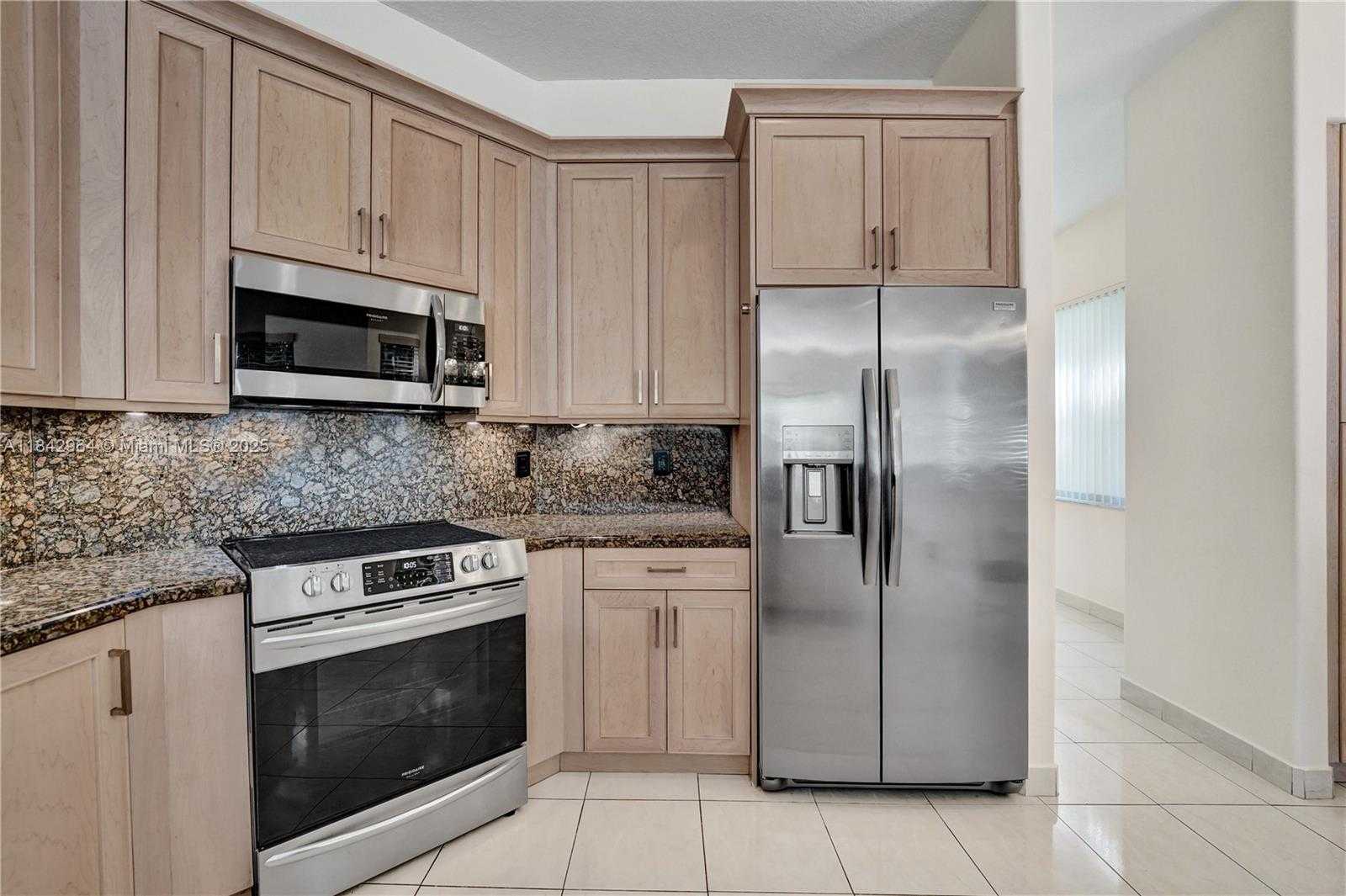 Small Image of 260 MONTCLAIRE DR, Weston Number 15