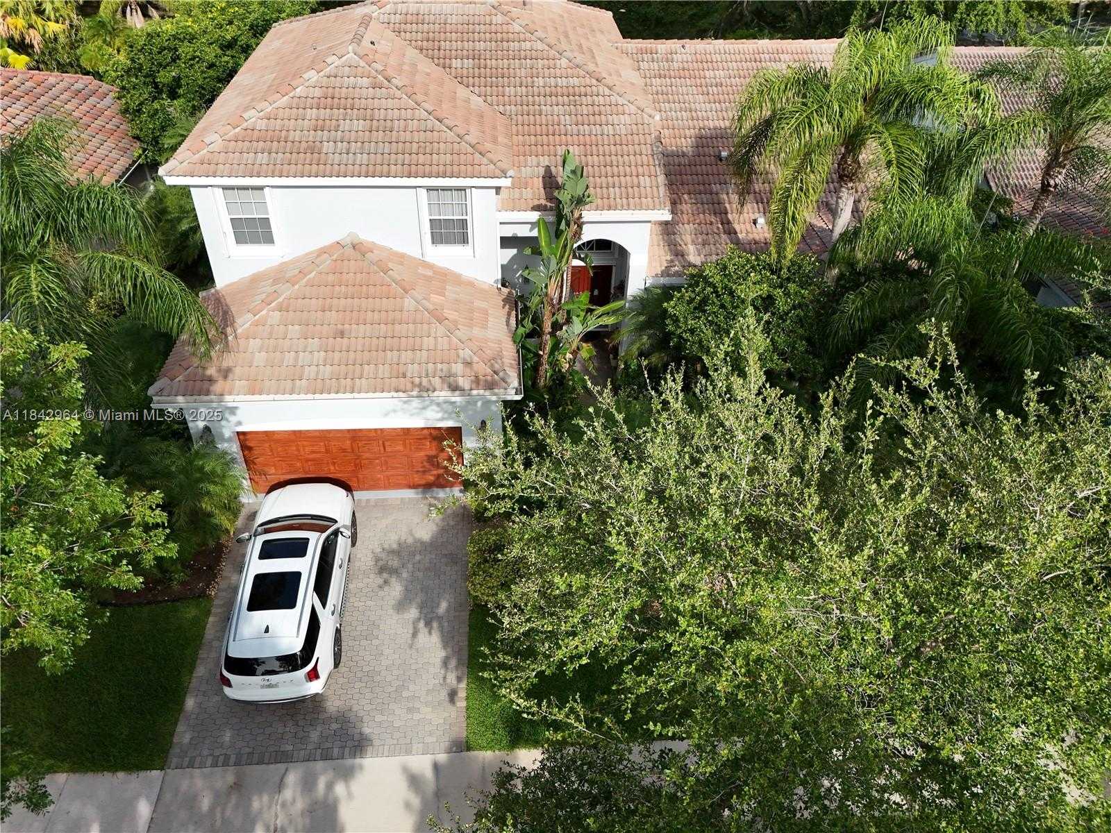 Small Image of 260 MONTCLAIRE DR, Weston Number 2