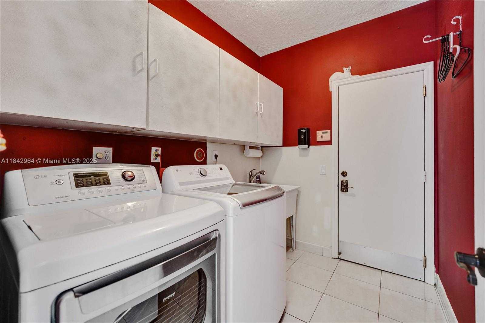 Small Image of 260 MONTCLAIRE DR, Weston Number 21