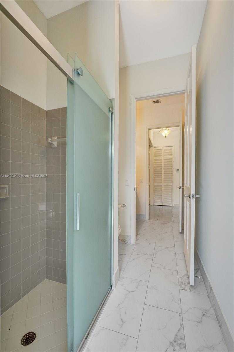 Small Image of 260 MONTCLAIRE DR, Weston Number 35