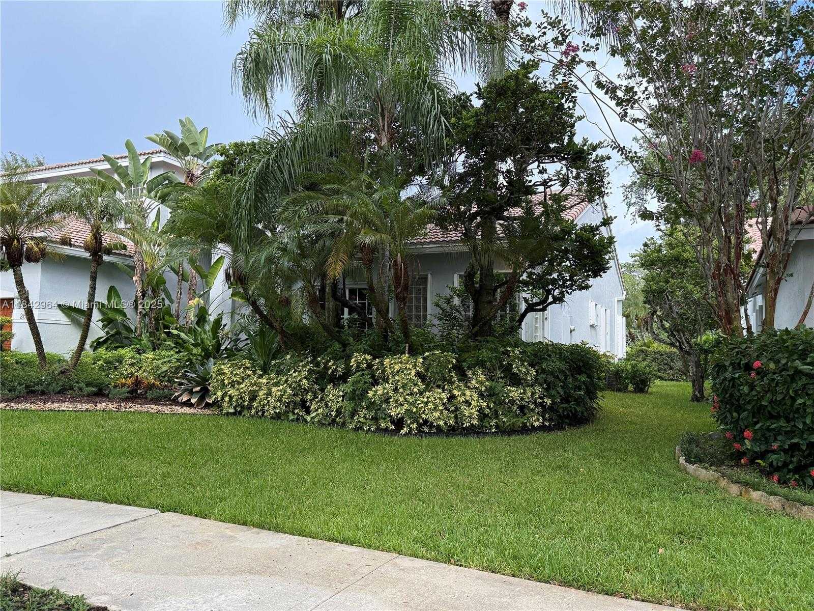 Small Image of 260 MONTCLAIRE DR, Weston Number 36