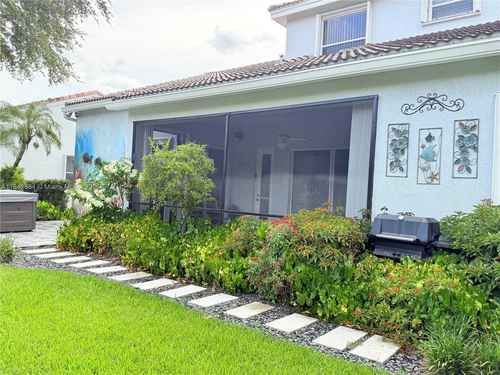 Small Image of 260 MONTCLAIRE DR, Weston Number 39
