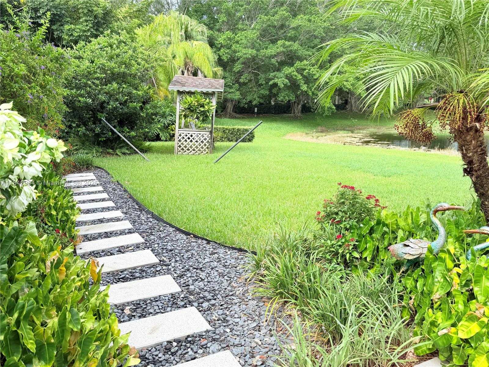 Small Image of 260 MONTCLAIRE DR, Weston Number 40